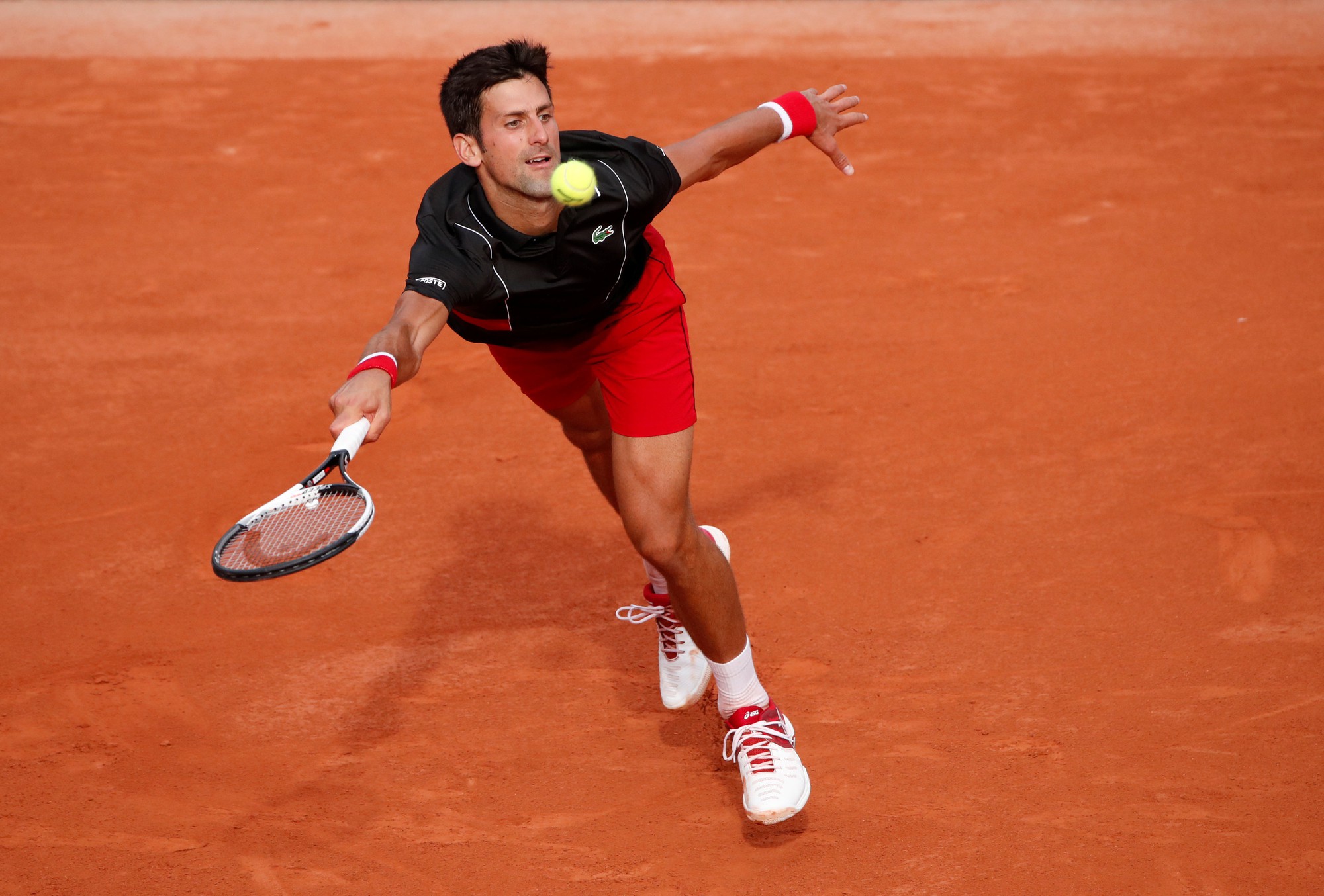 Trở lại mạnh mẽ tại Roland Garros 2018, Djokovic v&agrave;o tứ kết - Ảnh 3.