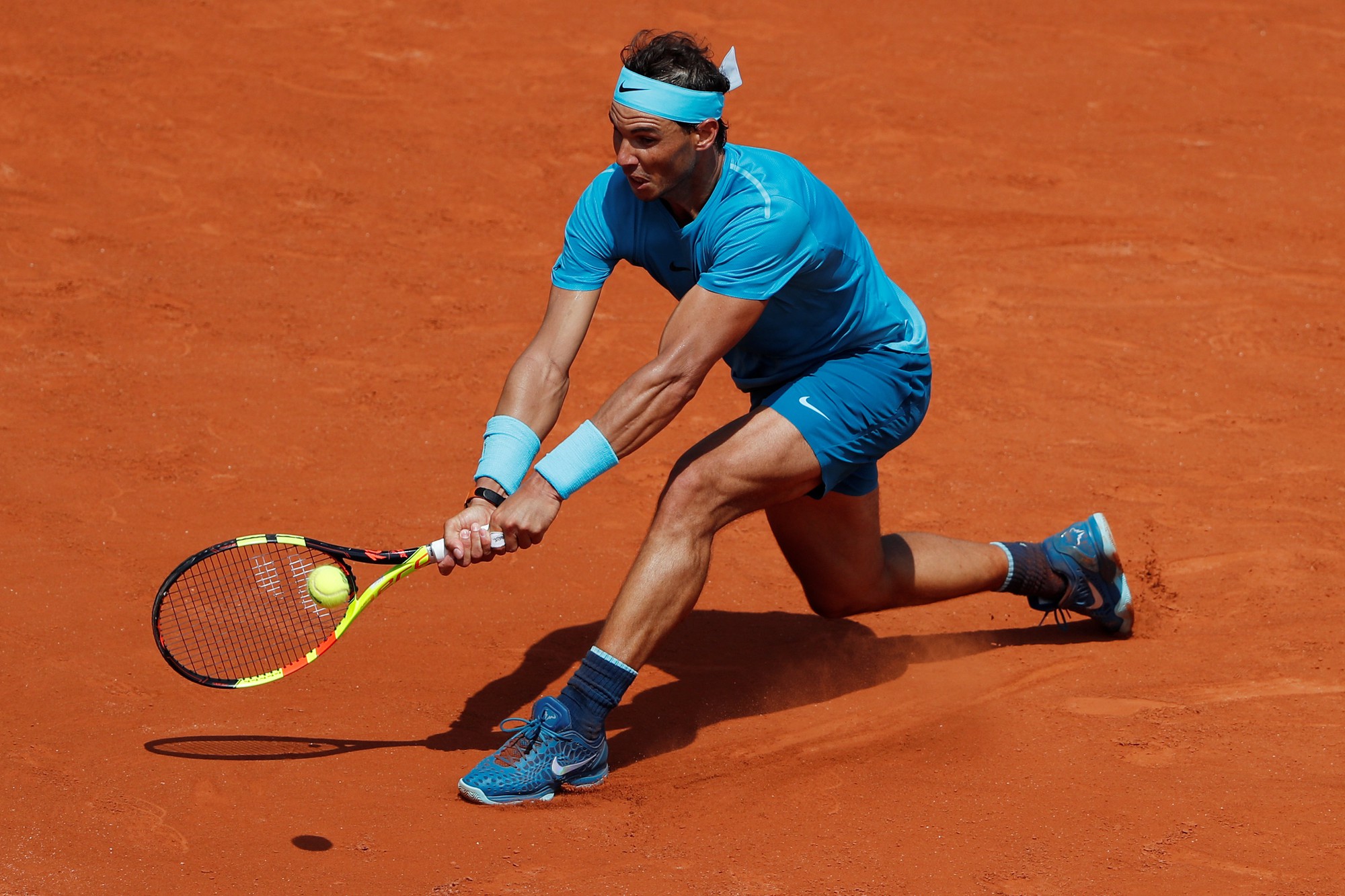 Roland Garros 2018: Nadal gi&agrave;nh v&eacute; v&agrave;o tứ kết, Serena Williams từ bỏ đại chiến v&igrave; chấn thương - Ảnh 1.