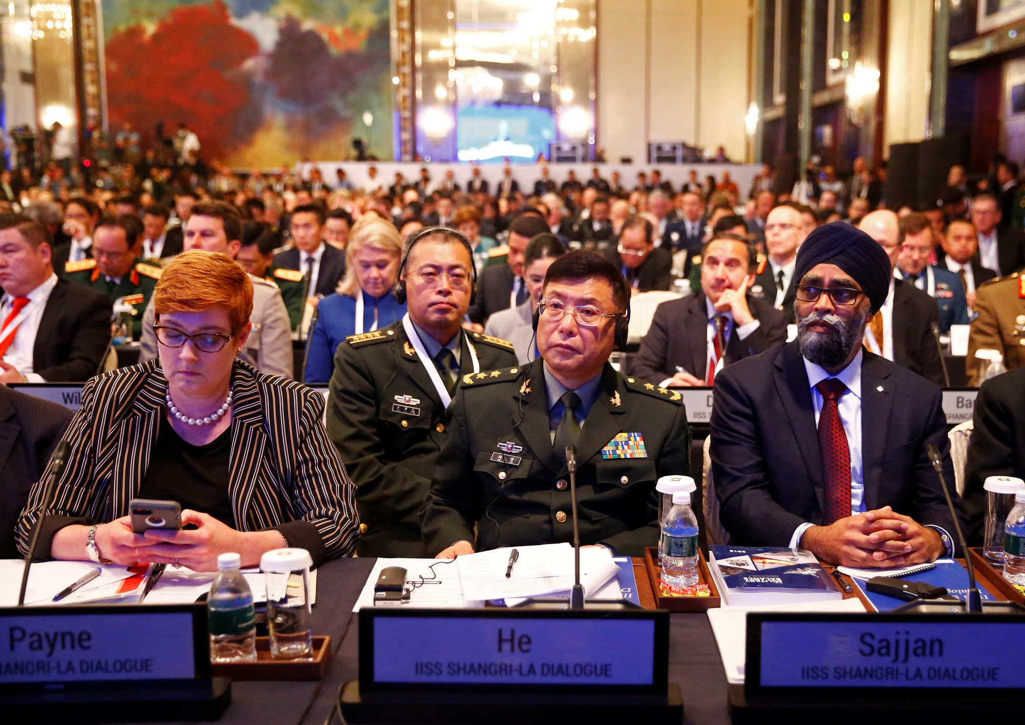 Trung Quốc ấm ức kể khó tại Đối thoại Shangri-La 2018 - Ảnh 2.