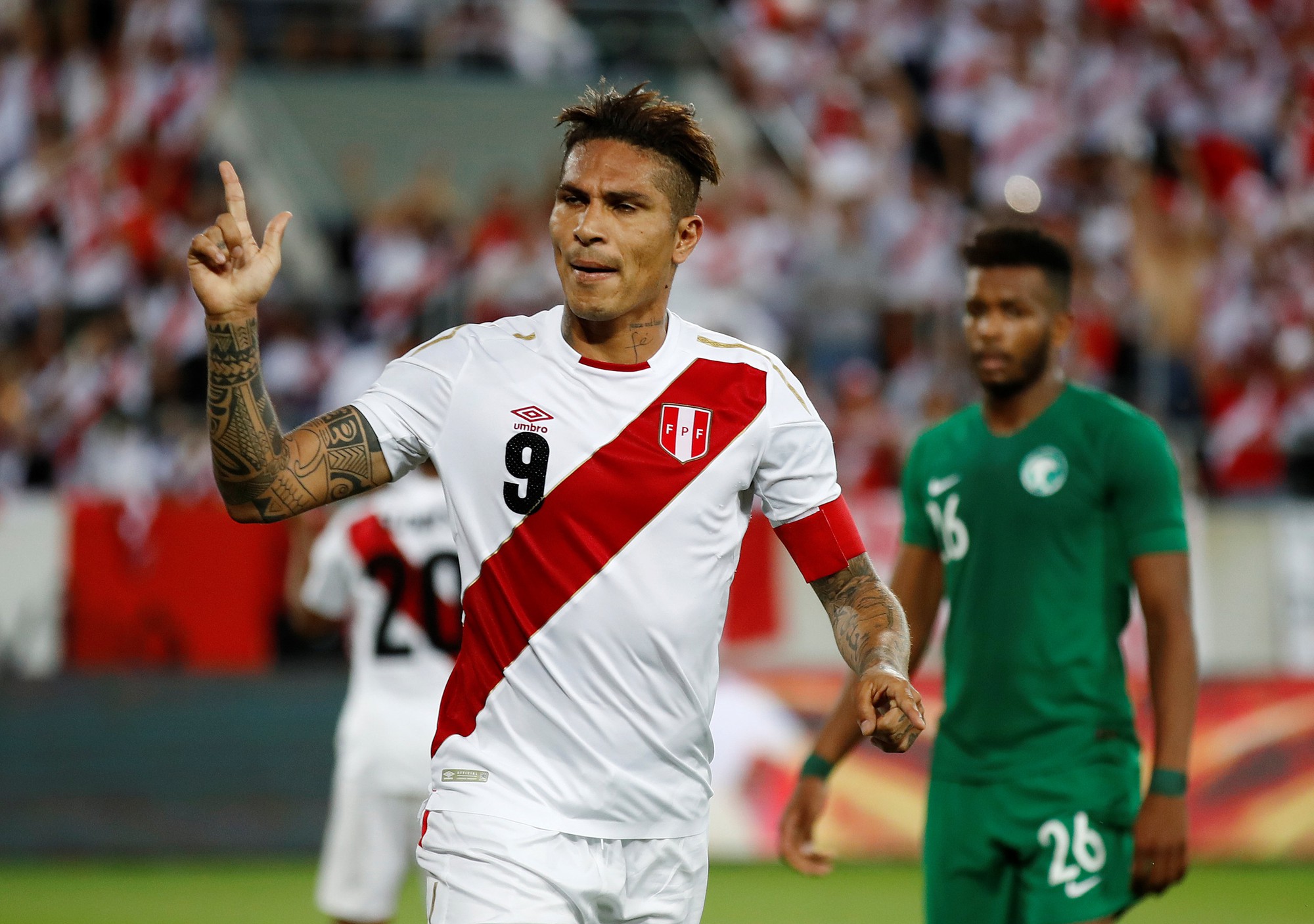 "Lách" án phạt vì chén nước trà, thủ quân tuyển Peru dội bom trước Ả Rập Saudi