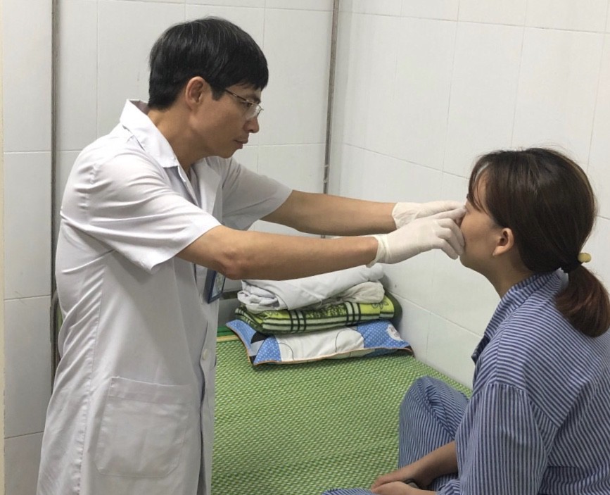 Cô gái 23 tuổi bị hoại tử mũi sau tiêm filler tại một spa - Ảnh 3.