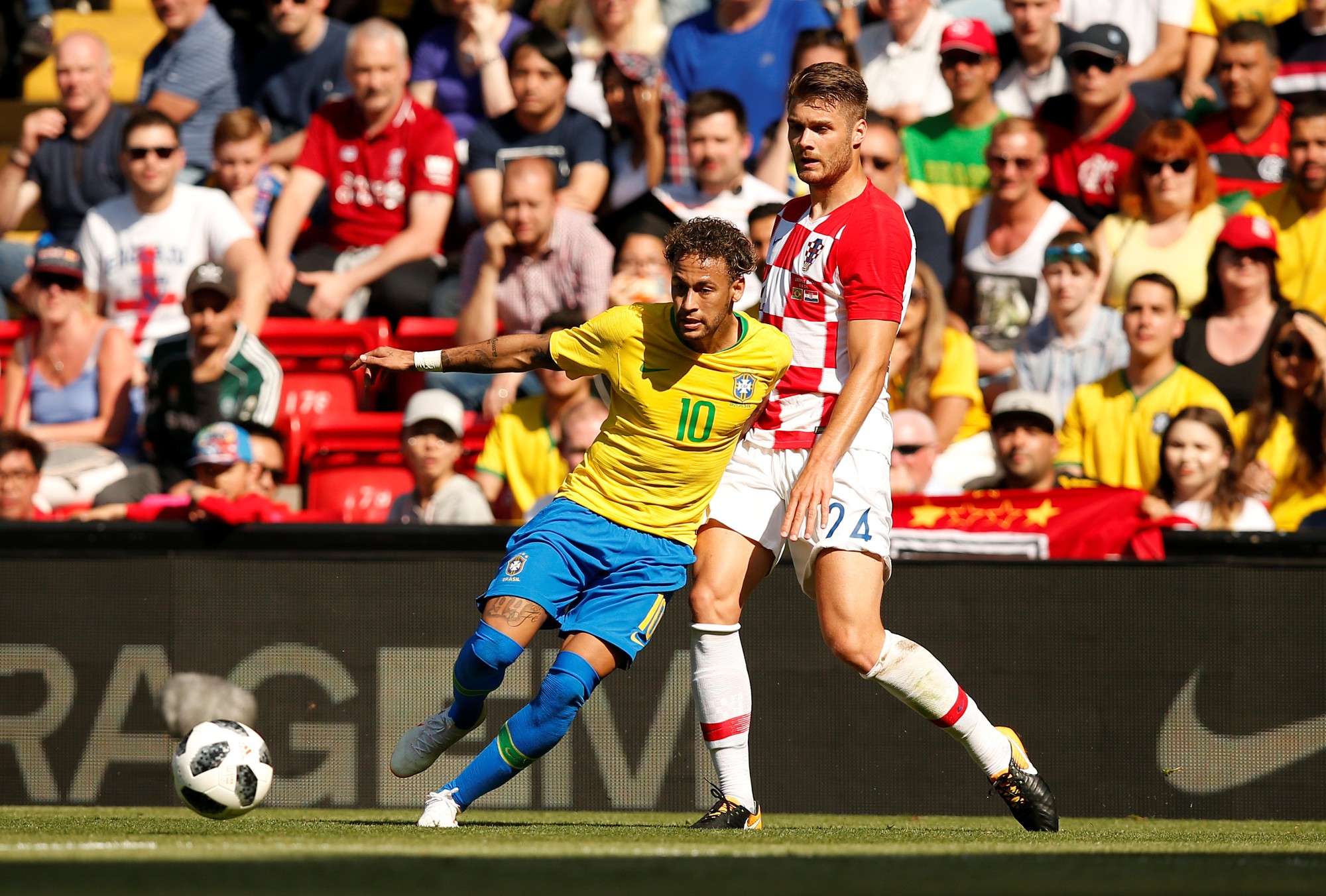 Neymar b&ugrave;ng nổ ng&agrave;y t&aacute;i xuất, Brazil thắng thuyết phục Croatia - Ảnh 6.