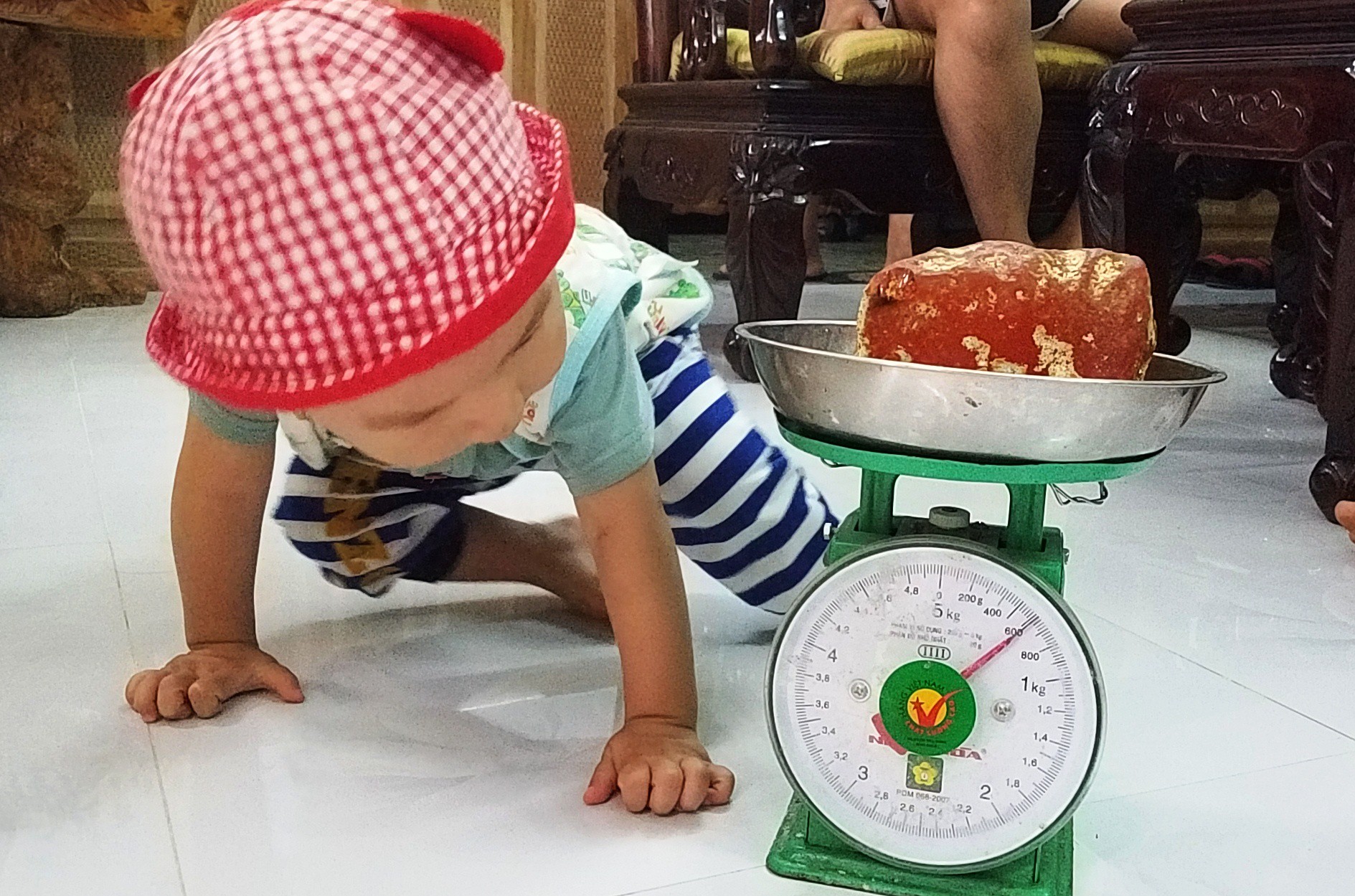KỲ LẠ: Hai vi&ecirc;n đ&aacute; thơm như nước hoa, 5 tỉ chưa b&aacute;n - Ảnh 4.