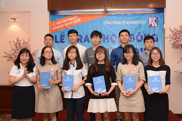 Khatoco: Trao 69 học bổng cho sinh viên vượt khó