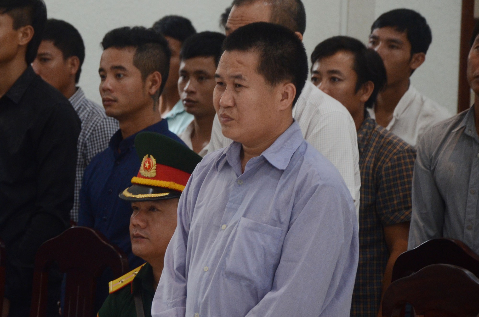Vụ phá rừng pơ mu: Nguyên phó đồn biên phòng hầu tòa