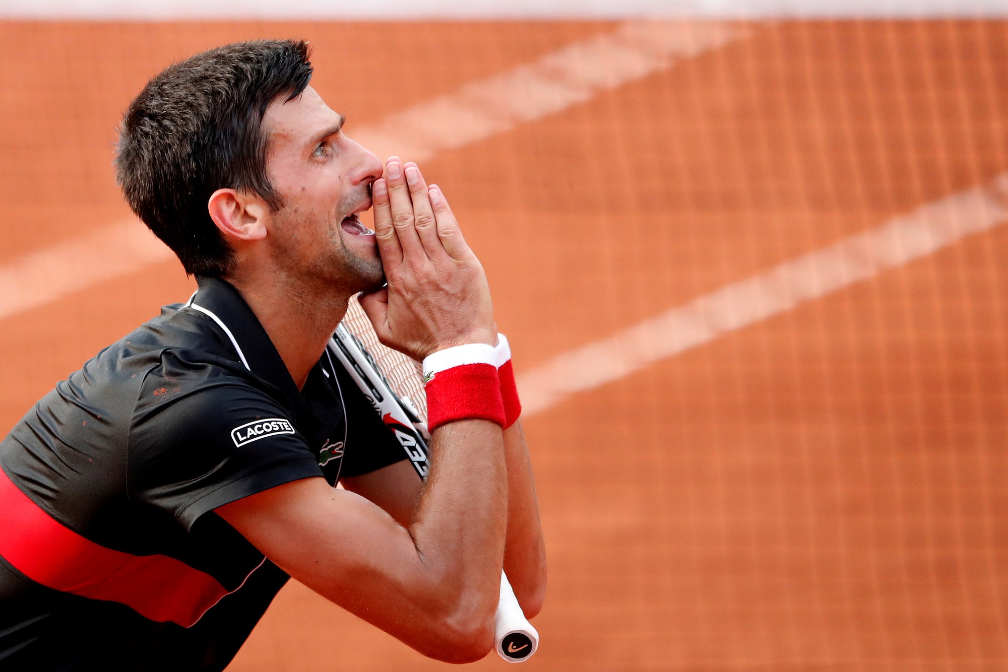 Thua trận rồi chấn thương, Djokovic c&oacute; nguy cơ bỏ Wimbledon - Ảnh 3.