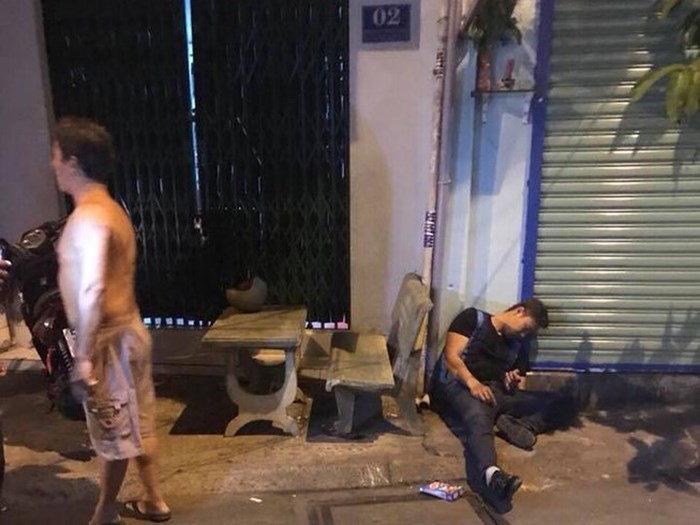 Tạm giam người thuê giang hồ bắn người tình  của mẹ