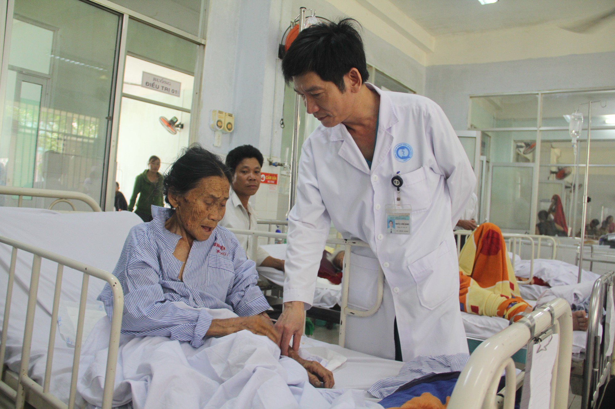 Cứu sống cụ bà 78 tuổi đã ngưng tim - Ảnh 1.