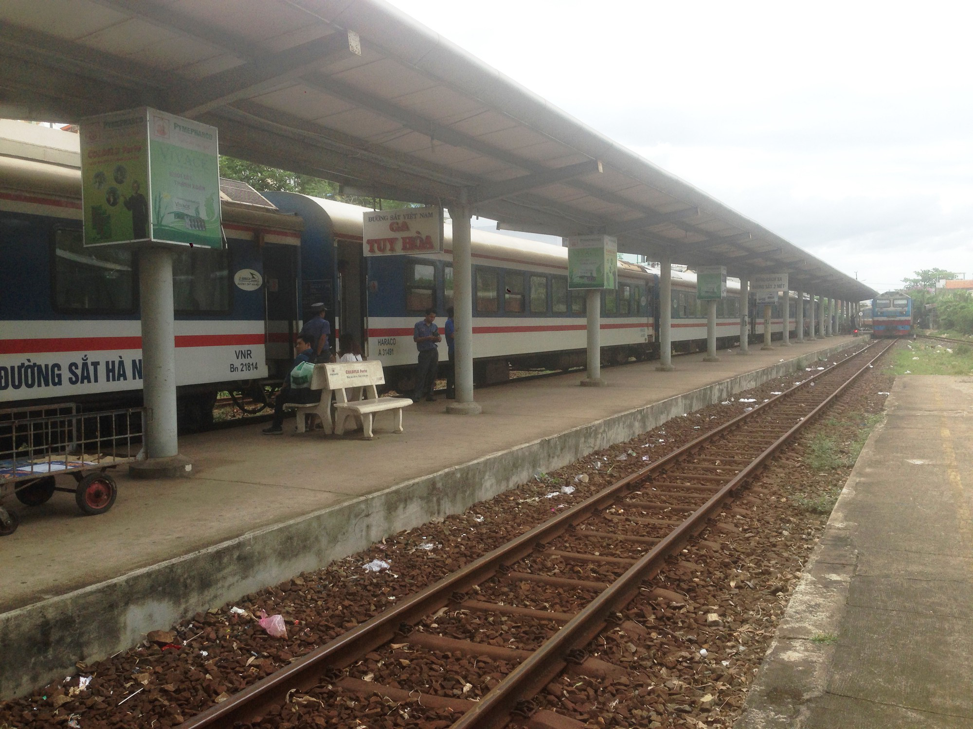 Chập điện gây cháy khi đoàn tàu khách NH1 qua đèo Cả