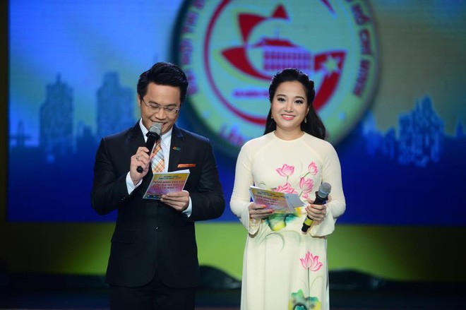Hồng Phượng sinh con một m&igrave;nh để Quốc Cơ chinh phục kỷ lục thế giới - Ảnh 2.