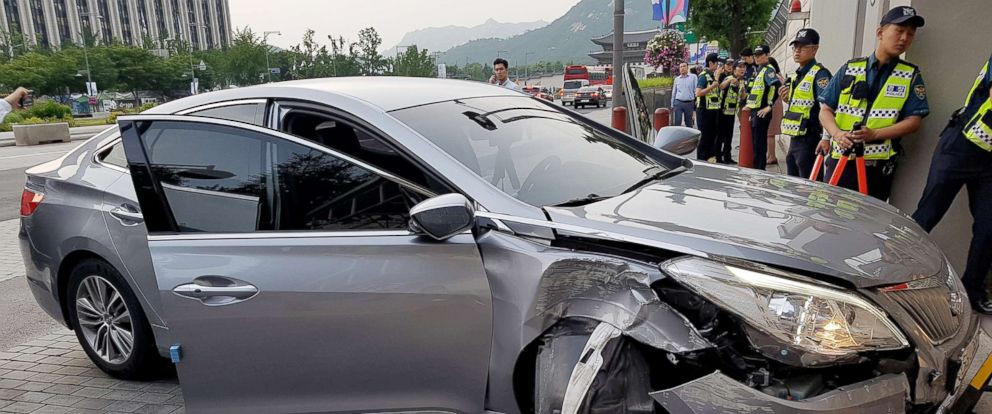 “Công dân Triều Tiên đào tẩu” lao xe vào cổng Đại sứ quán Mỹ