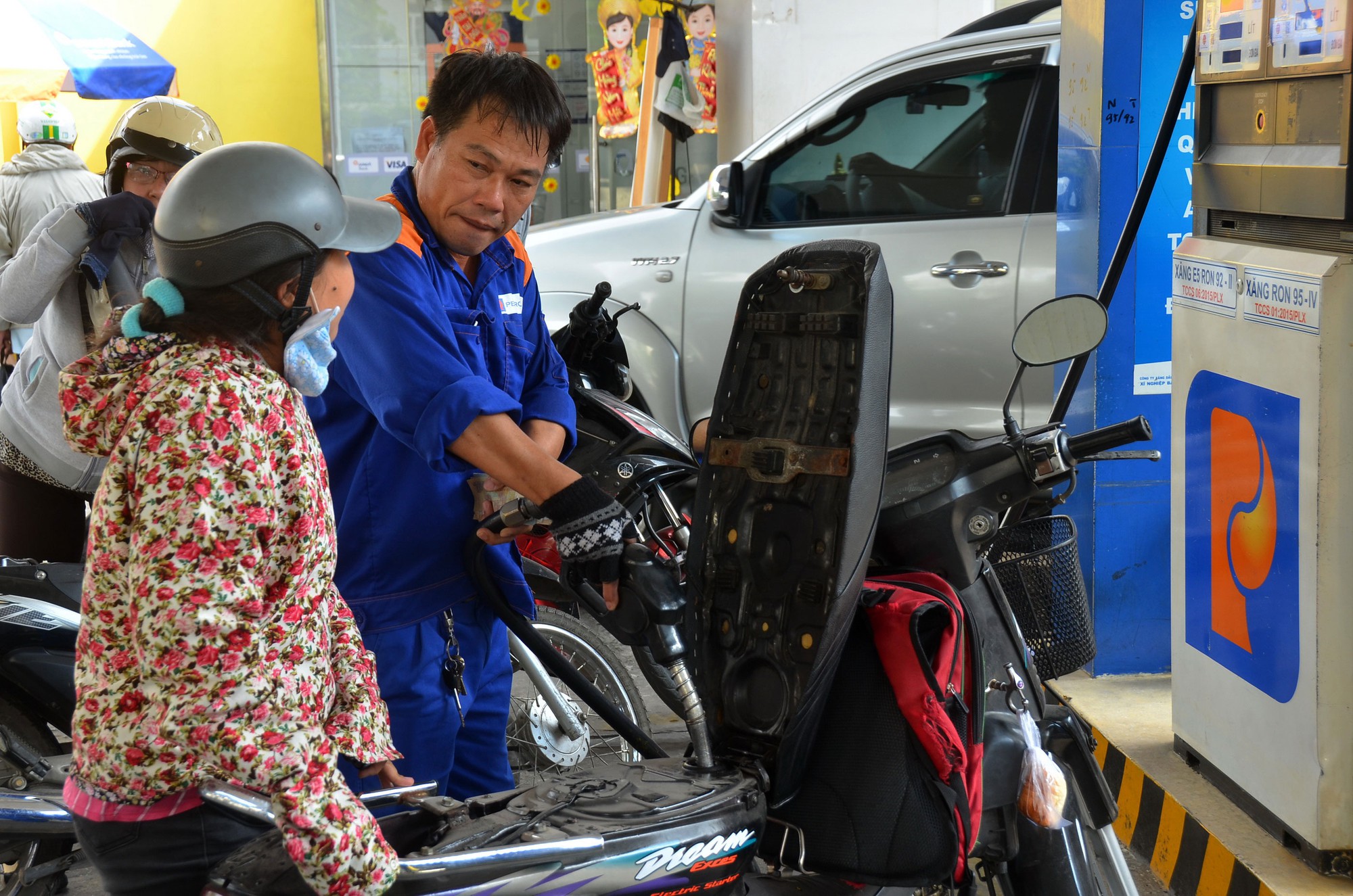 Lo thị trường xăng dầu bị lũng đoạn