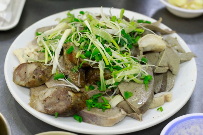 Qu&aacute;n ch&aacute;o miền T&acirc;y, l&ograve;ng miền Bắc đắt kh&aacute;ch suốt 30 năm - Ảnh 1.