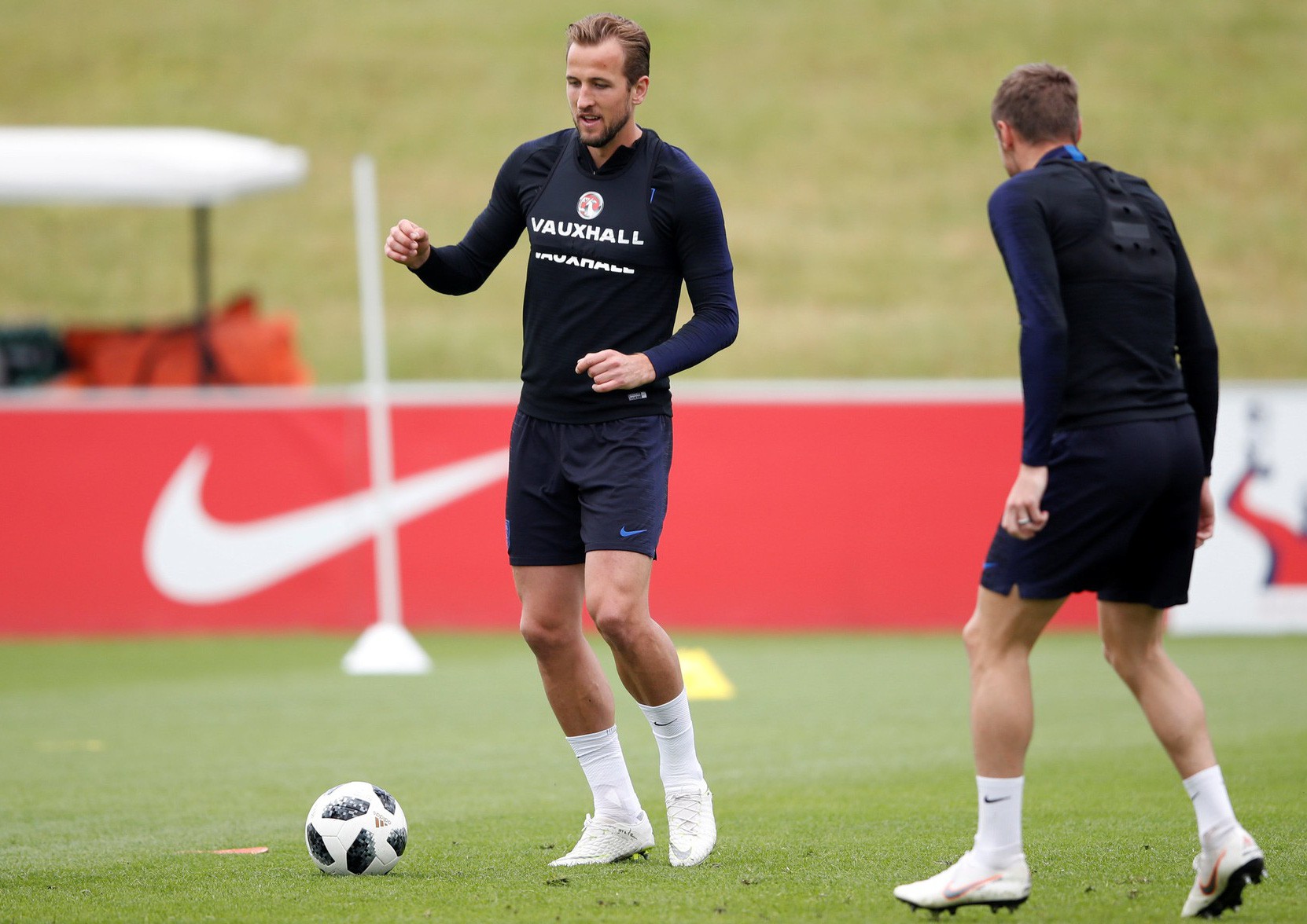 Harry Kane "nhận" quà 90 triệu bảng trước thềm World Cup