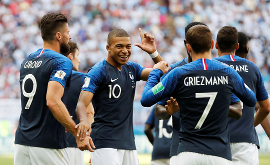 Pháp - Argentina 4-3: Mbappe được so sánh với Pele, Ronaldo "béo"