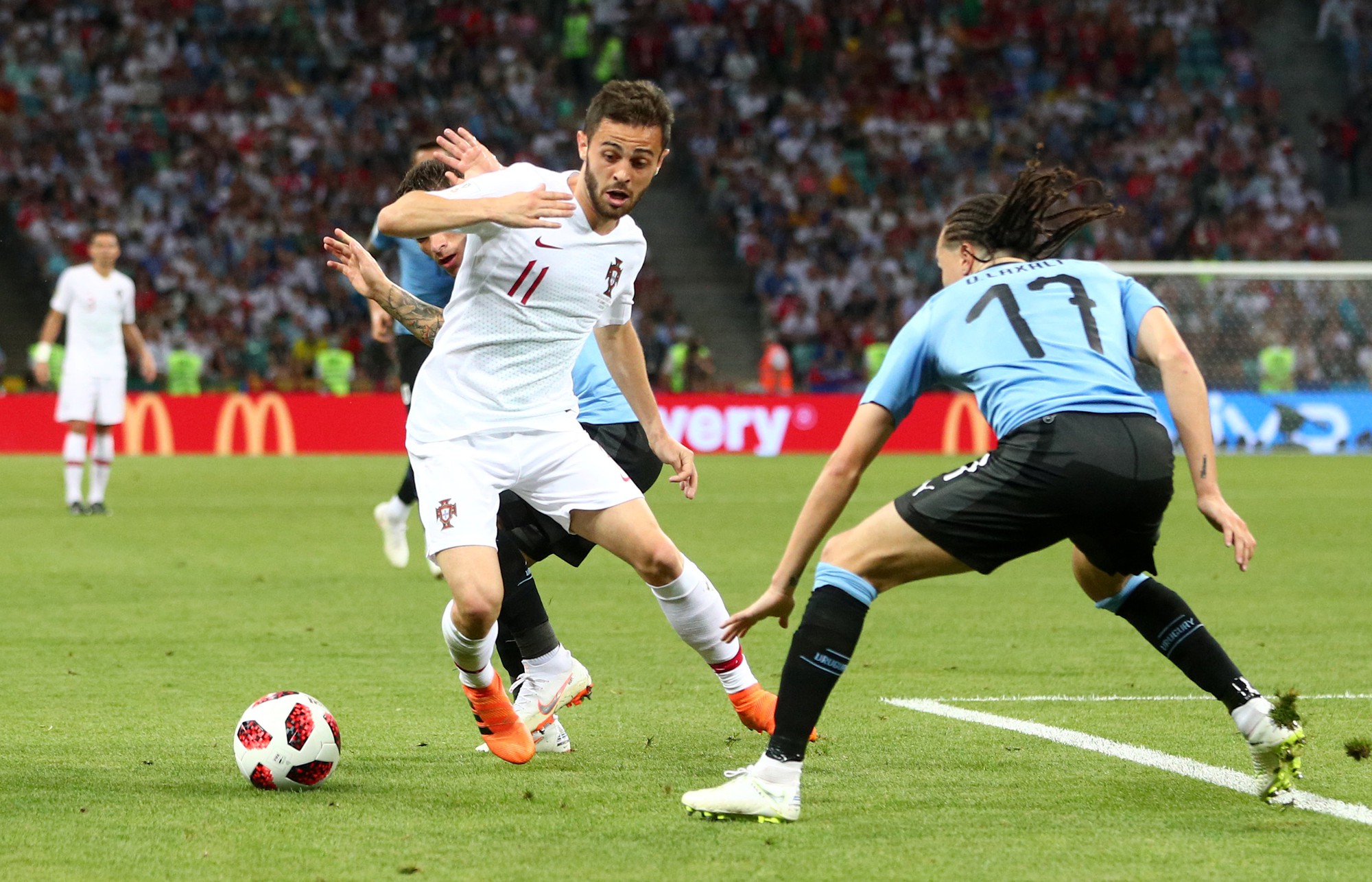 Cavani tiễn Ronaldo về nước  - Ảnh 2.