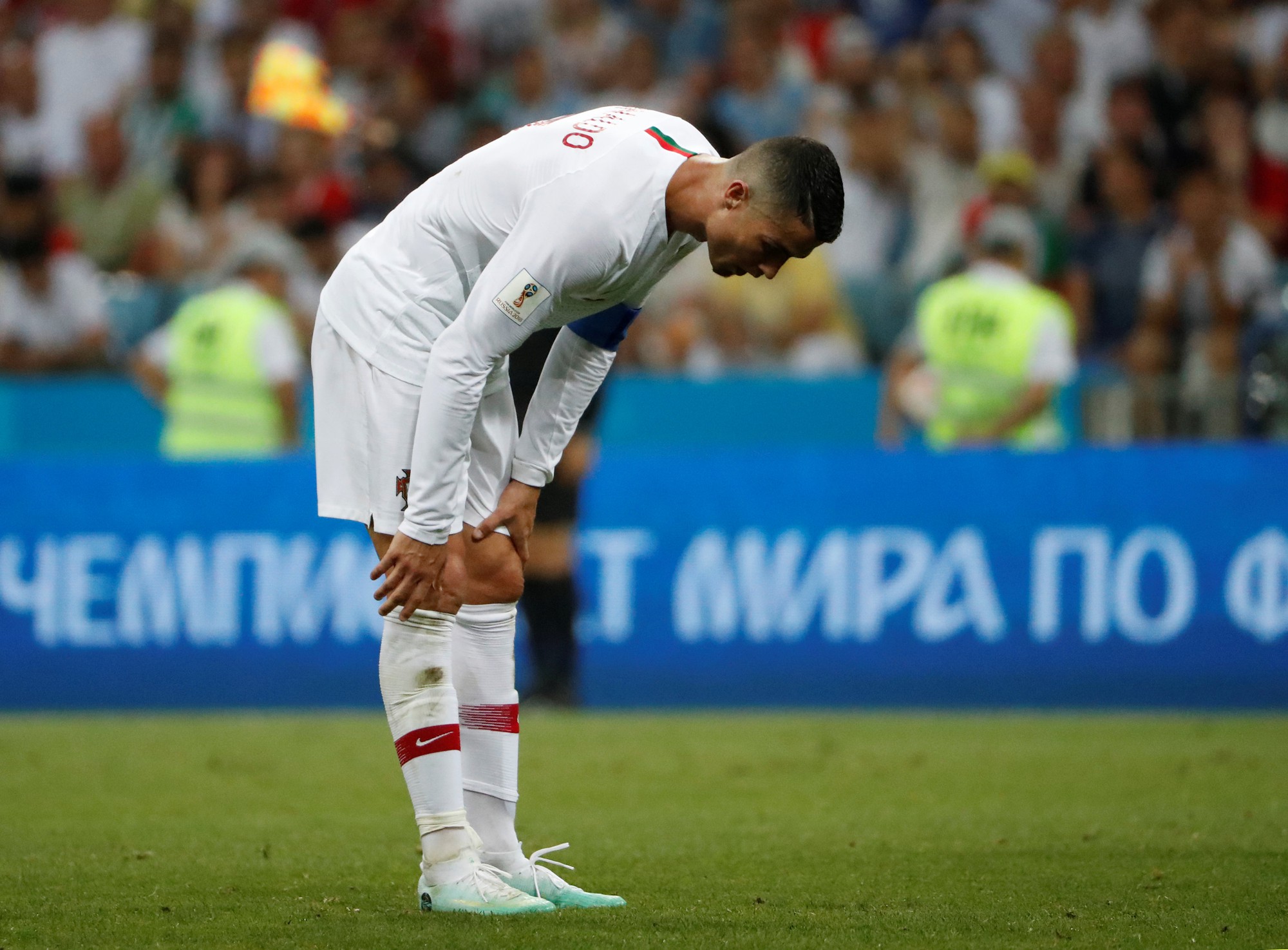 Cavani tiễn Ronaldo về nước  - Ảnh 10.