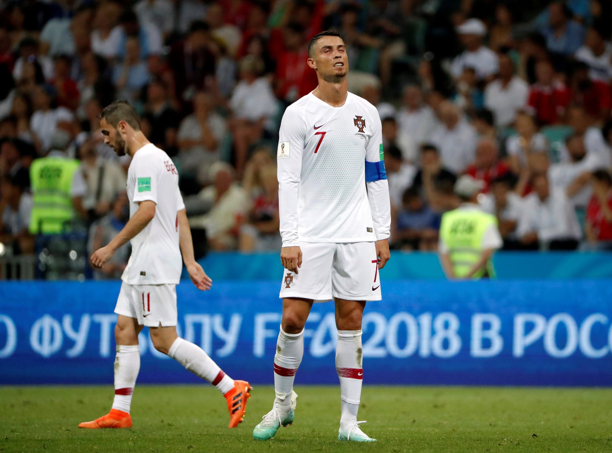 Ronaldo n&ecirc;n buồn hay vui sau kỳ World Cup thảm hại? - Ảnh 4.