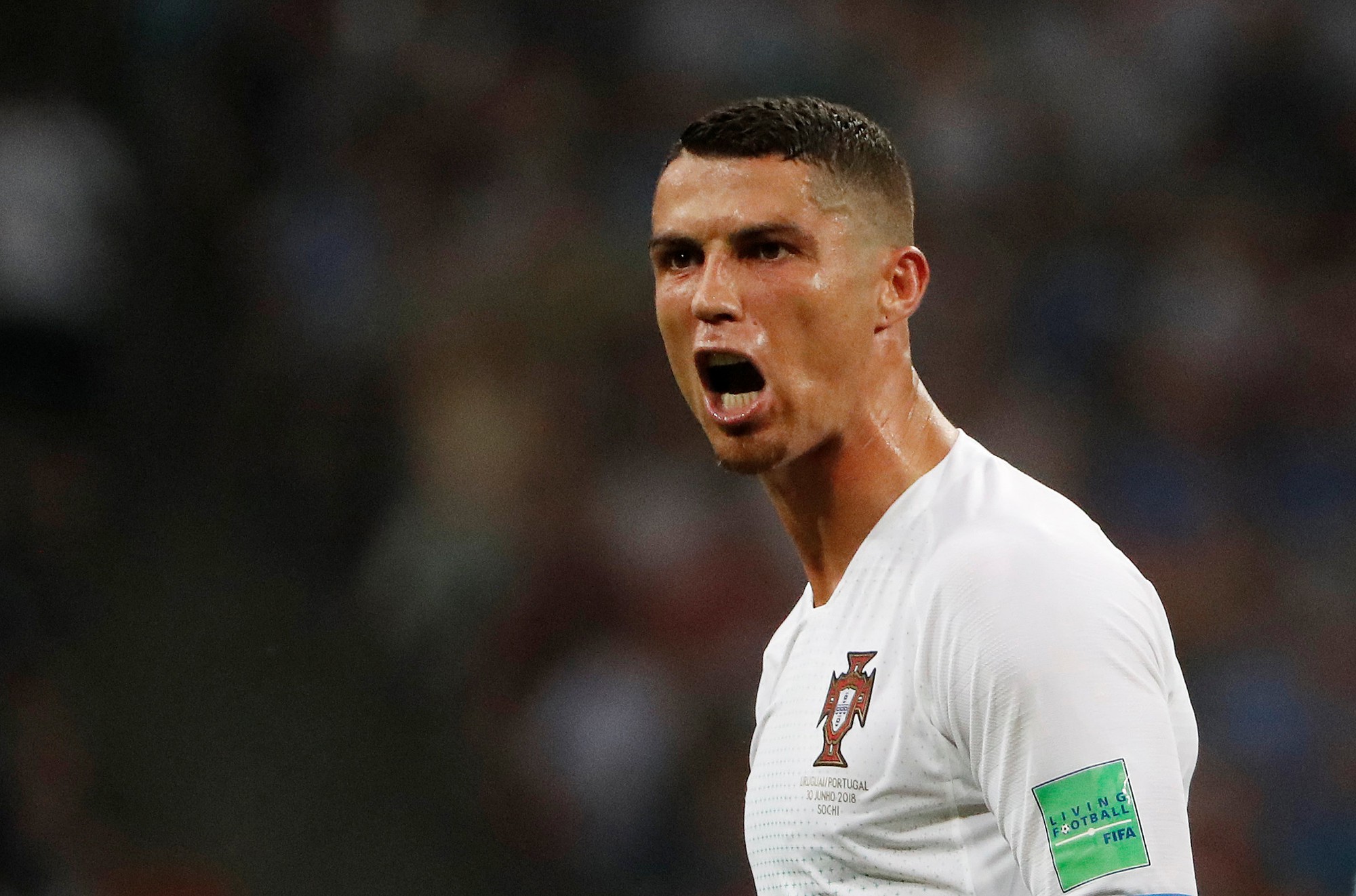 Ronaldo n&ecirc;n buồn hay vui sau kỳ World Cup thảm hại? - Ảnh 3.