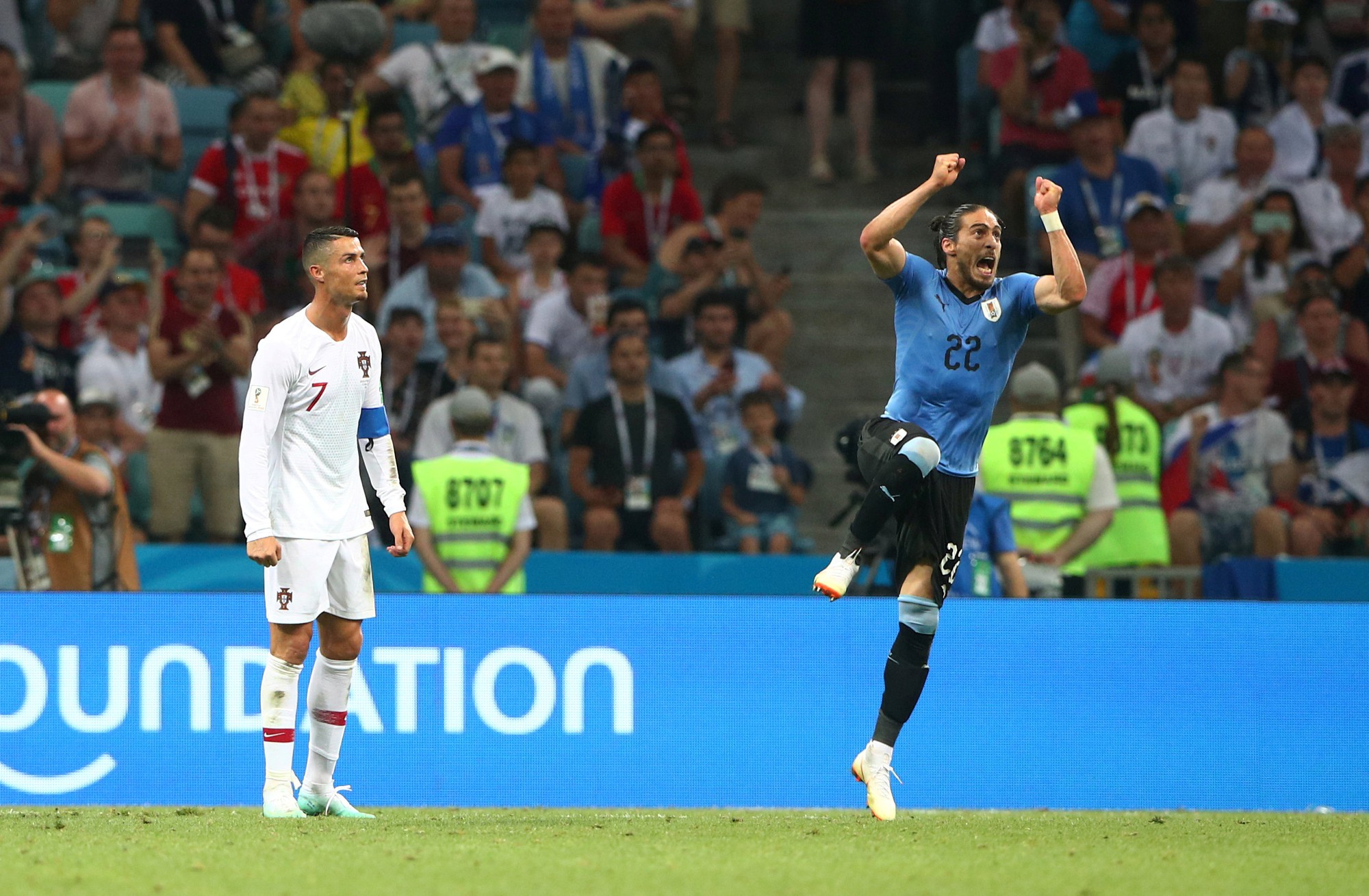 Ronaldo n&ecirc;n buồn hay vui sau kỳ World Cup thảm hại? - Ảnh 2.