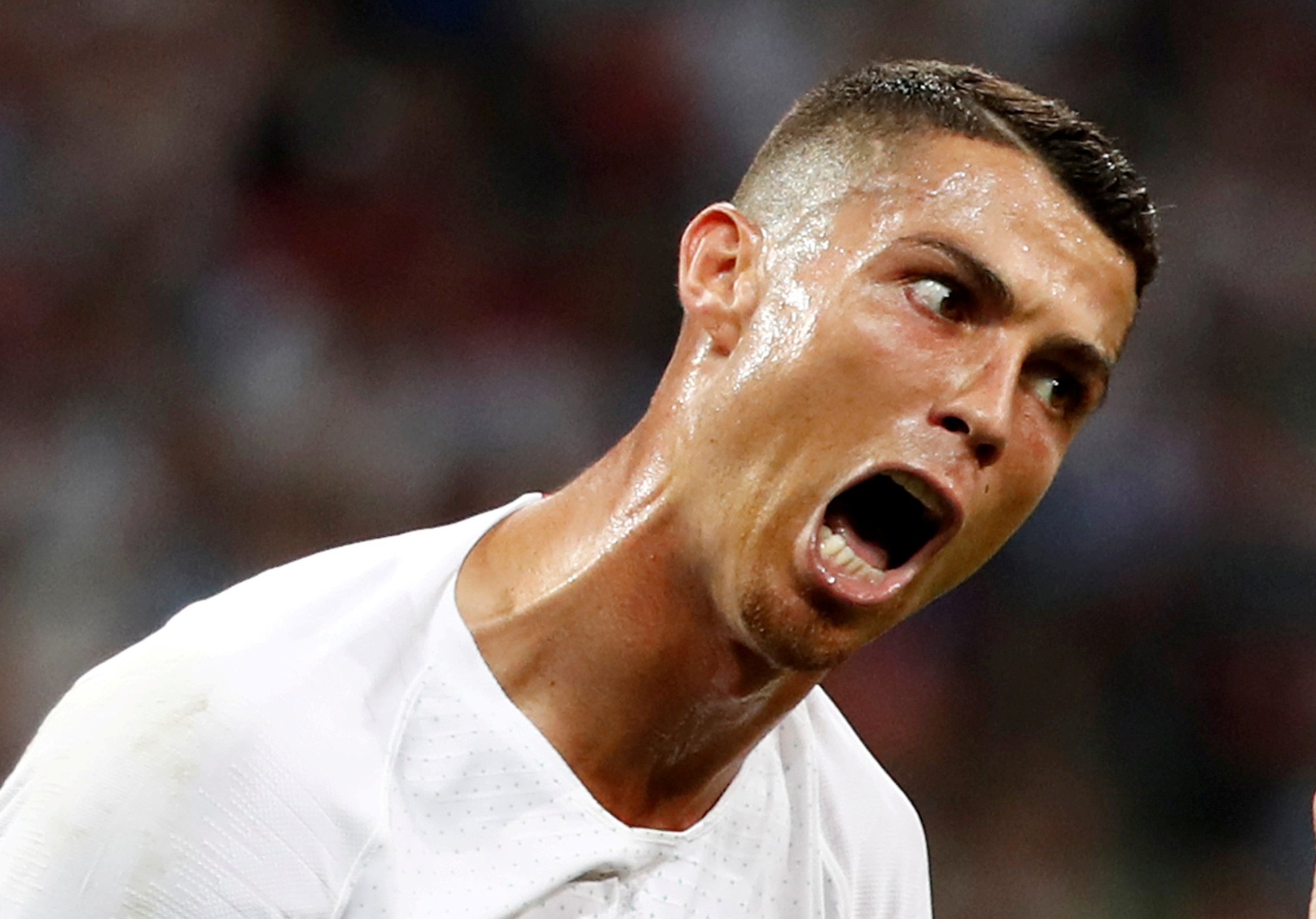 Ronaldo nên buồn hay vui sau kỳ World Cup thảm hại?