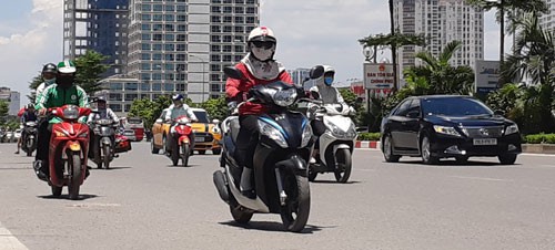 Quay cuồng trong nắng nóng - Ảnh 1.