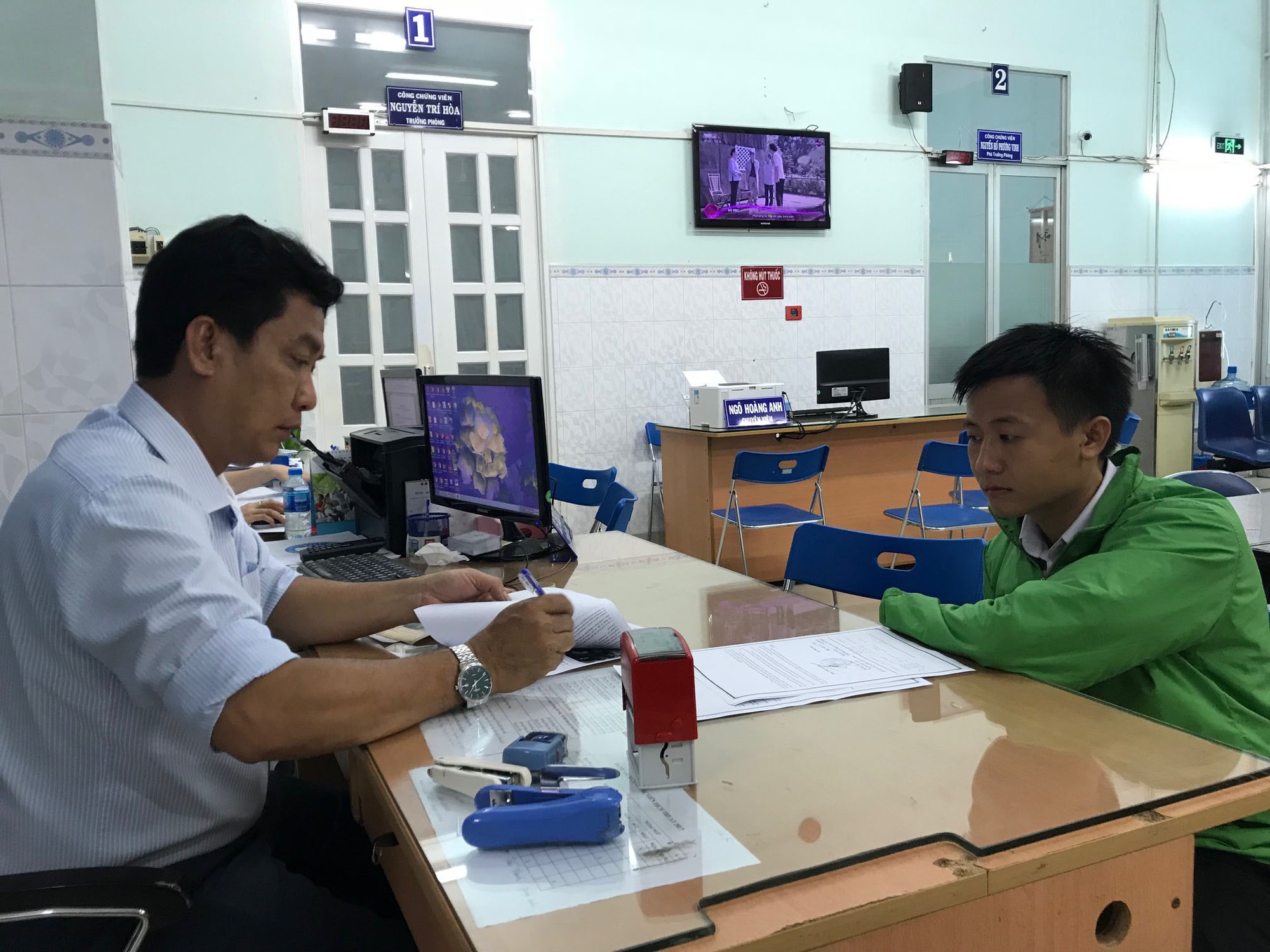 Phục vụ dân "quên" giờ nghỉ