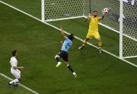 Cavani tiễn Ronaldo về nước  - Ảnh 4.