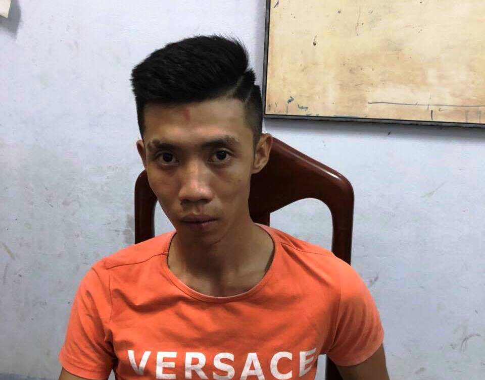 Bắt hung thủ cầm dao xoắn đ&acirc;m chết người v&igrave; cho rằng bị nh&igrave;n đểu - Ảnh 1.