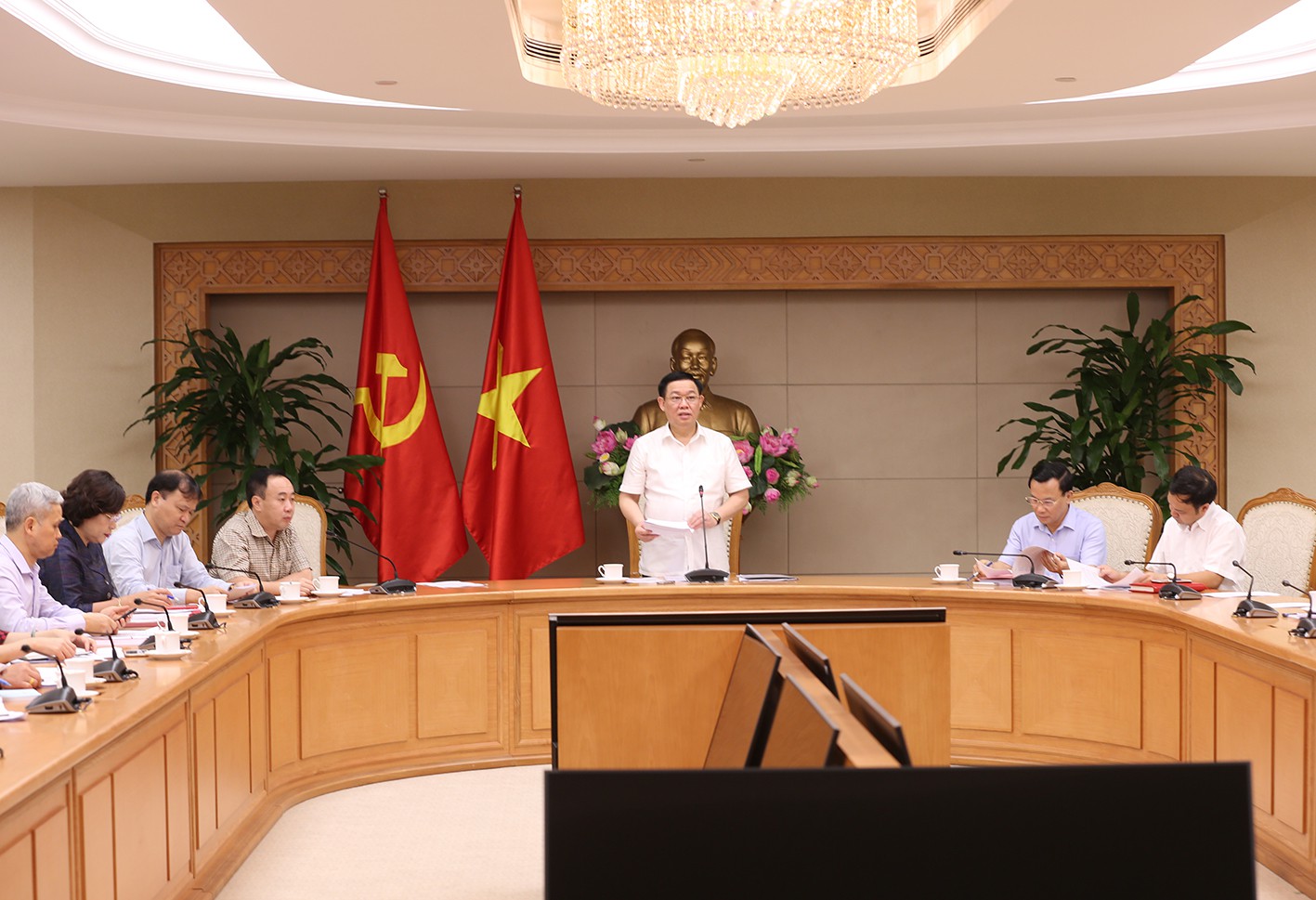 Phó Thủ tướng yêu cầu Bộ GTVT rút kinh nghiệm điều hành giá vé máy bay - Ảnh 1.