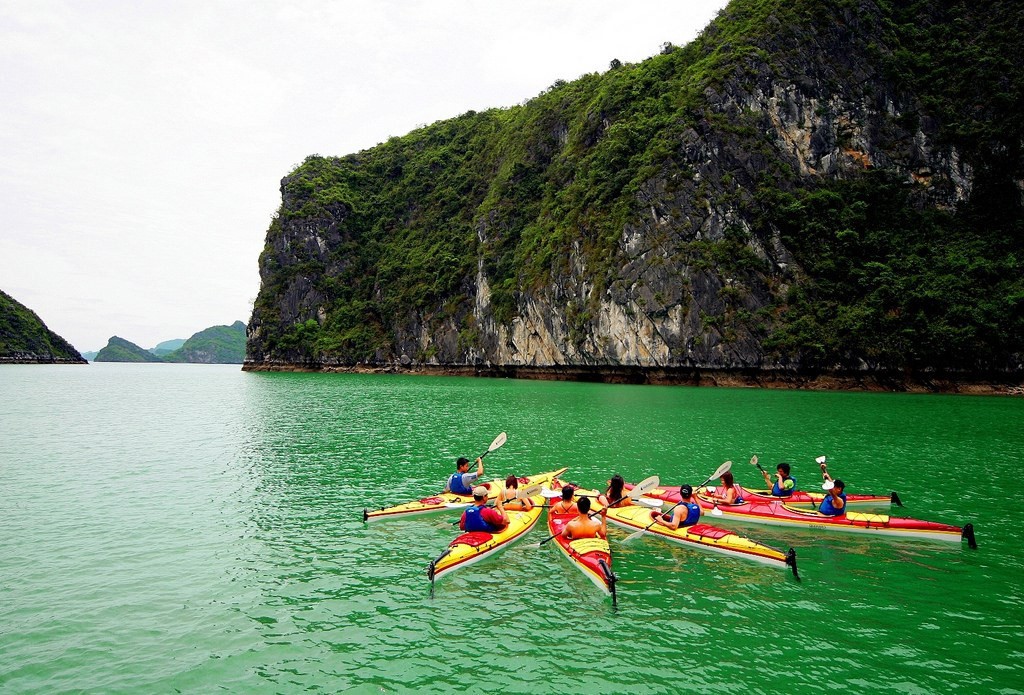 Vịnh Hạ Long: điểm đến h&agrave;ng đầu VN 2018 - Ảnh 3.