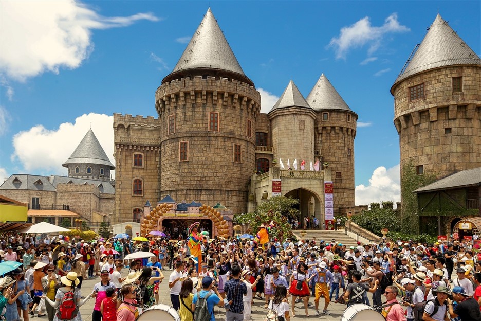 Vịnh Hạ Long: điểm đến h&agrave;ng đầu VN 2018 - Ảnh 7.