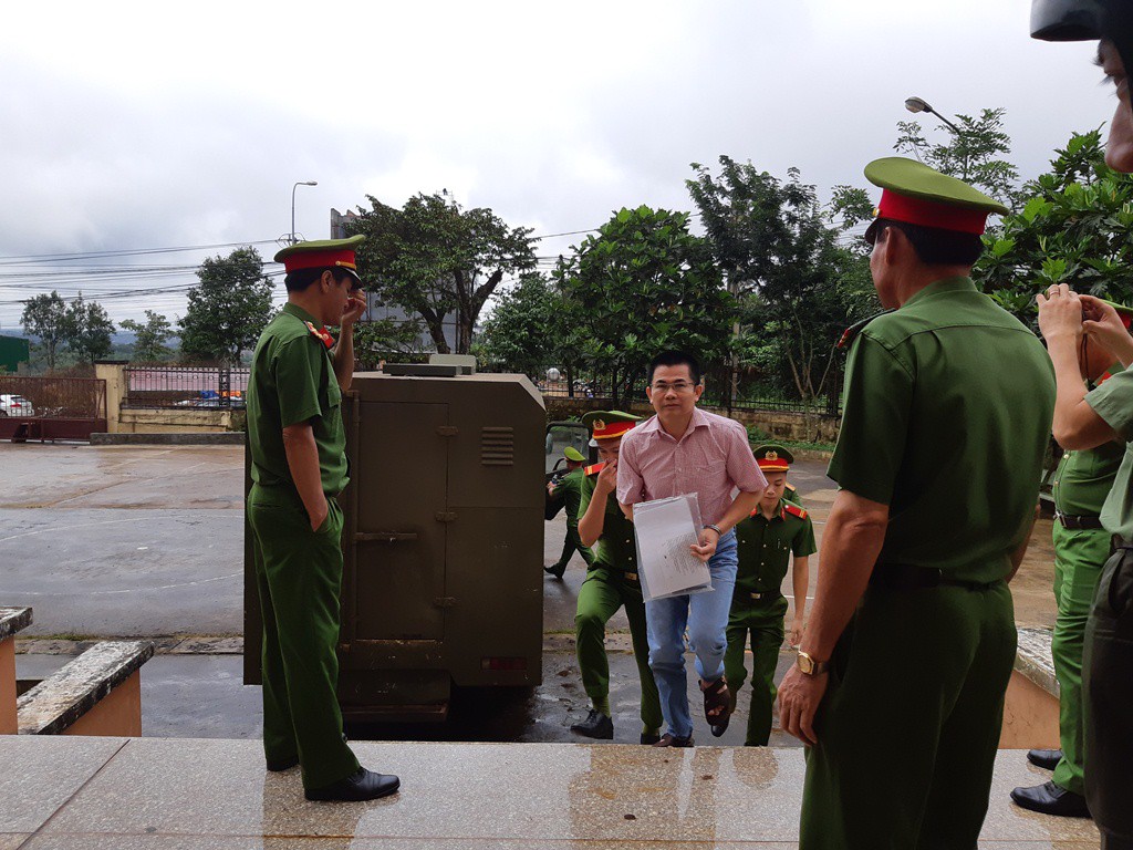 An ninh thắt chặt tại phiên tòa xét xử chủ Facebook "chống tham nhũng"