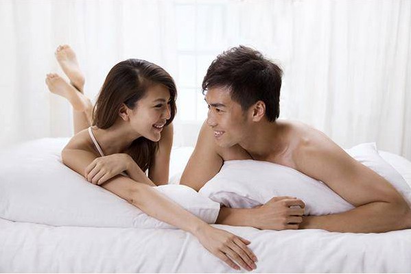 Nghệ thuật khen ch&ecirc; chốn ph&ograve;ng the - Ảnh 1.