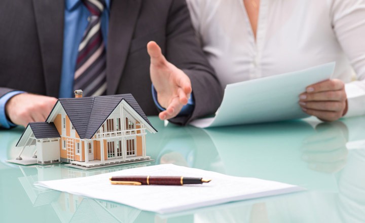 Chủ cũ đòi kiện, tôi có bị mất ngôi nhà đã mua không? - Ảnh 1.