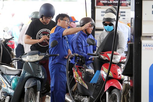 Chưa th&ocirc;ng qua tăng thuế bảo vệ m&ocirc;i trường đối với xăng dầu - Ảnh 2.