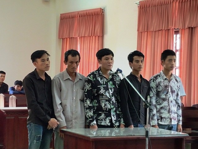 Cha mâu thuẫn, gọi con trai đến đánh người trọng thương