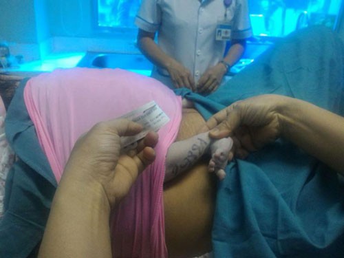 Vụ trao nhầm con ở Hà Nội: Bệnh viện đưa vụ việc ra tòa