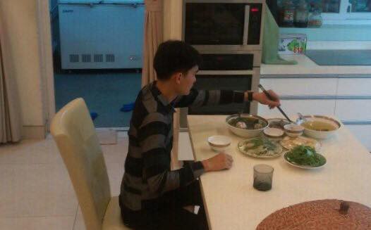 Trong thế giới trai nhảy k&egrave;m cặp qu&yacute; b&agrave; - Ảnh 2.