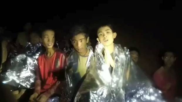 Một giờ định mệnh của đội bóng mắc kẹt ở Thái Lan