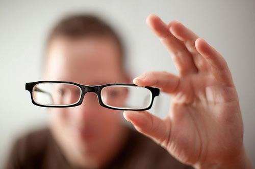 Bị cận thị 9 đi-ốp có phẫu thuật được không?