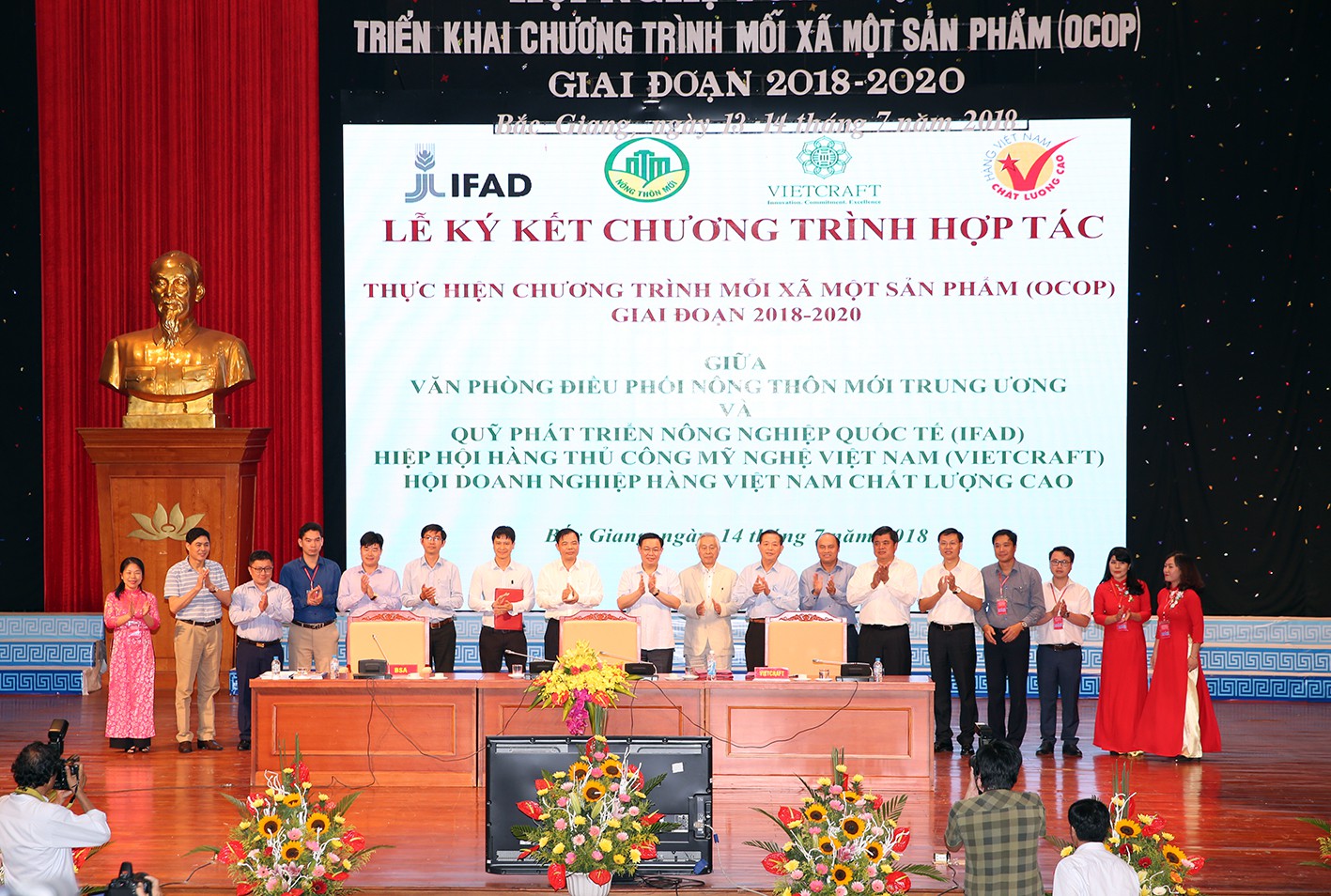 Ph&oacute; Thủ tướng Vương Đ&igrave;nh Huệ: Chương tr&igrave;nh OCOP, h&atilde;y gắn sao v&agrave;o l&ograve;ng d&acirc;n - Ảnh 3.