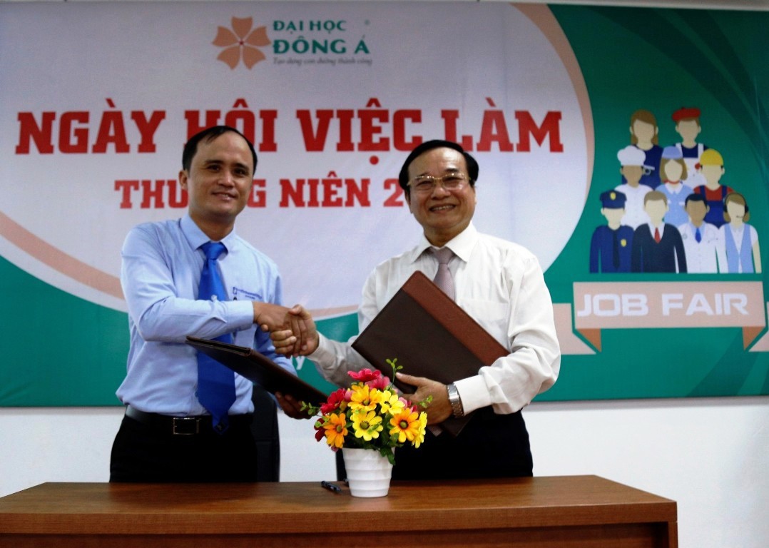 2.372 vị tr&iacute; việc l&agrave;m cho SV ĐH Đ&ocirc;ng &Aacute; ngay trước lễ tốt nghiệp - Ảnh 2.