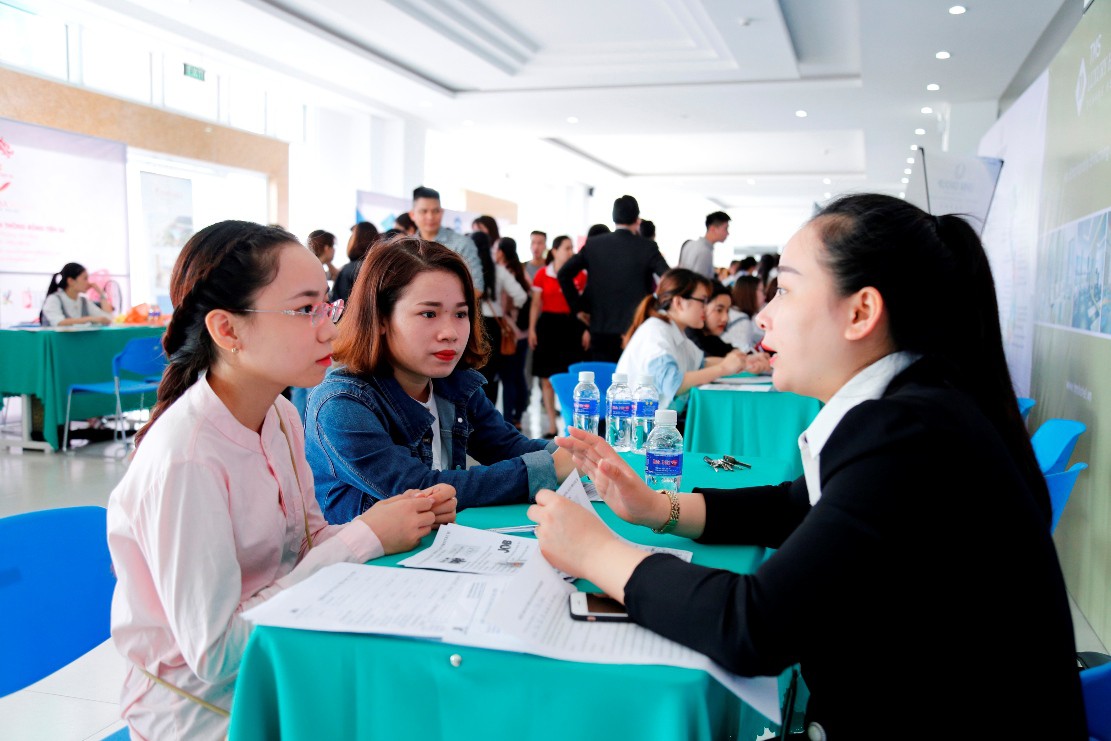 2.372 vị trí việc làm cho SV ĐH Đông Á ngay trước lễ tốt nghiệp