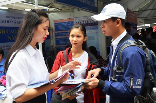 Thả nổi điểm s&agrave;n, đầu v&agrave;o ĐH tụt dốc - Ảnh 1.