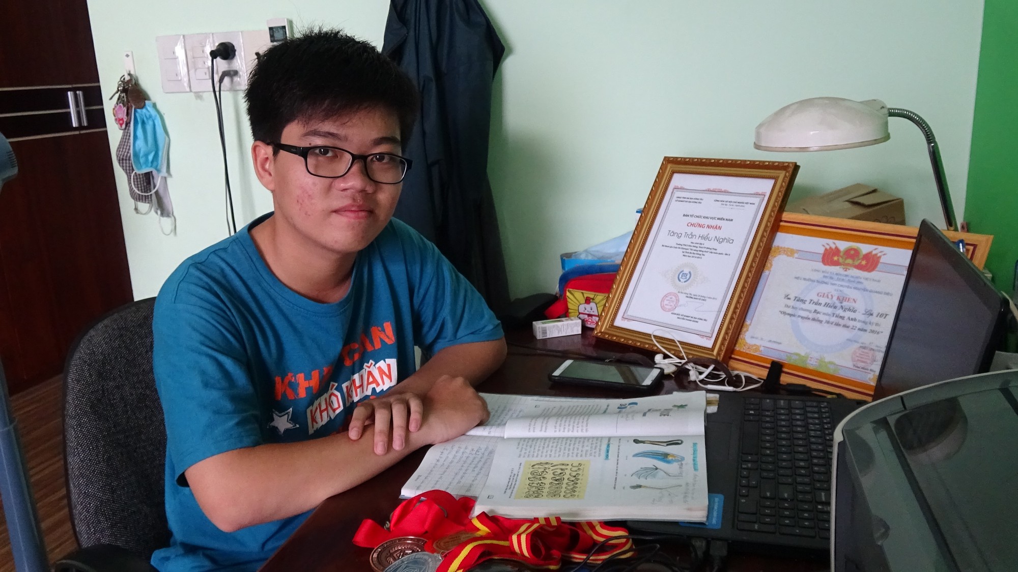 Bất ngờ với b&iacute; quyết học giỏi của thủ khoa đất Sen Hồng - Ảnh 3.