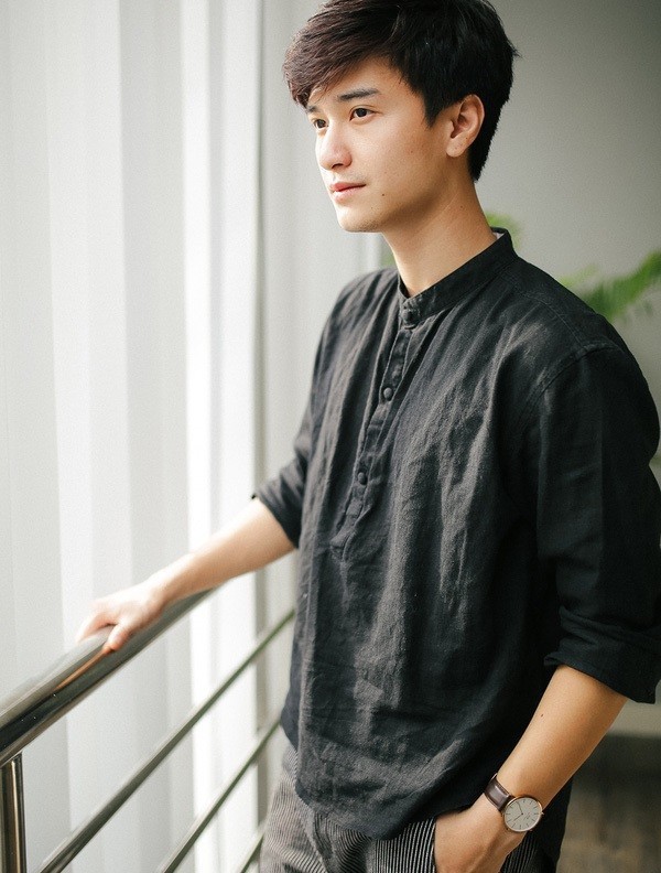 Huỳnh Anh c&uacute;i đầu xin lỗi Việt Hương - Ảnh 1.
