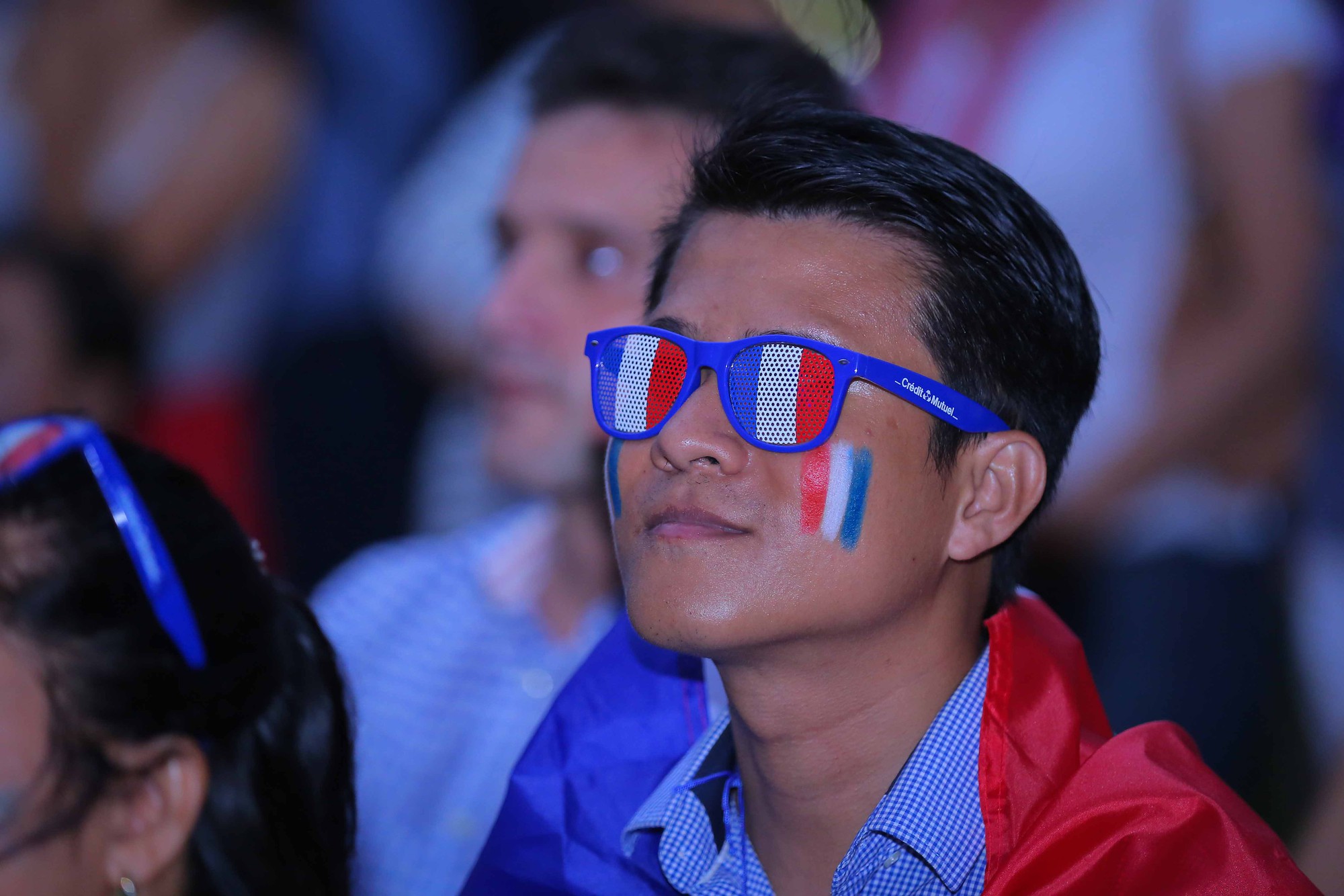 Ph&aacute;p v&ocirc; địch World Cup, CĐV Ph&aacute;p tại TP HCM vỡ &ograve;a hạnh ph&uacute;c - Ảnh 4.