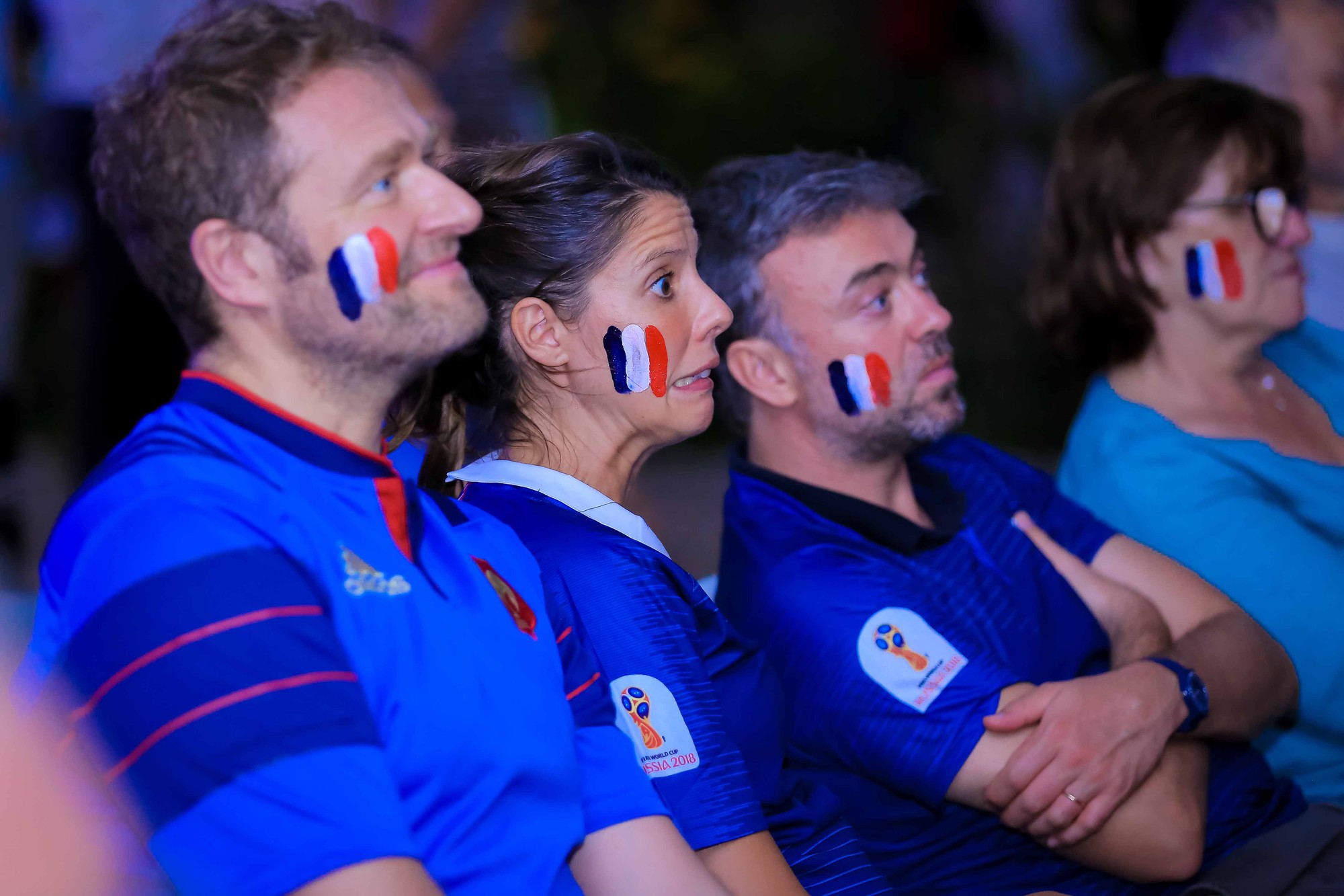 Ph&aacute;p v&ocirc; địch World Cup, CĐV Ph&aacute;p tại TP HCM vỡ &ograve;a hạnh ph&uacute;c - Ảnh 9.