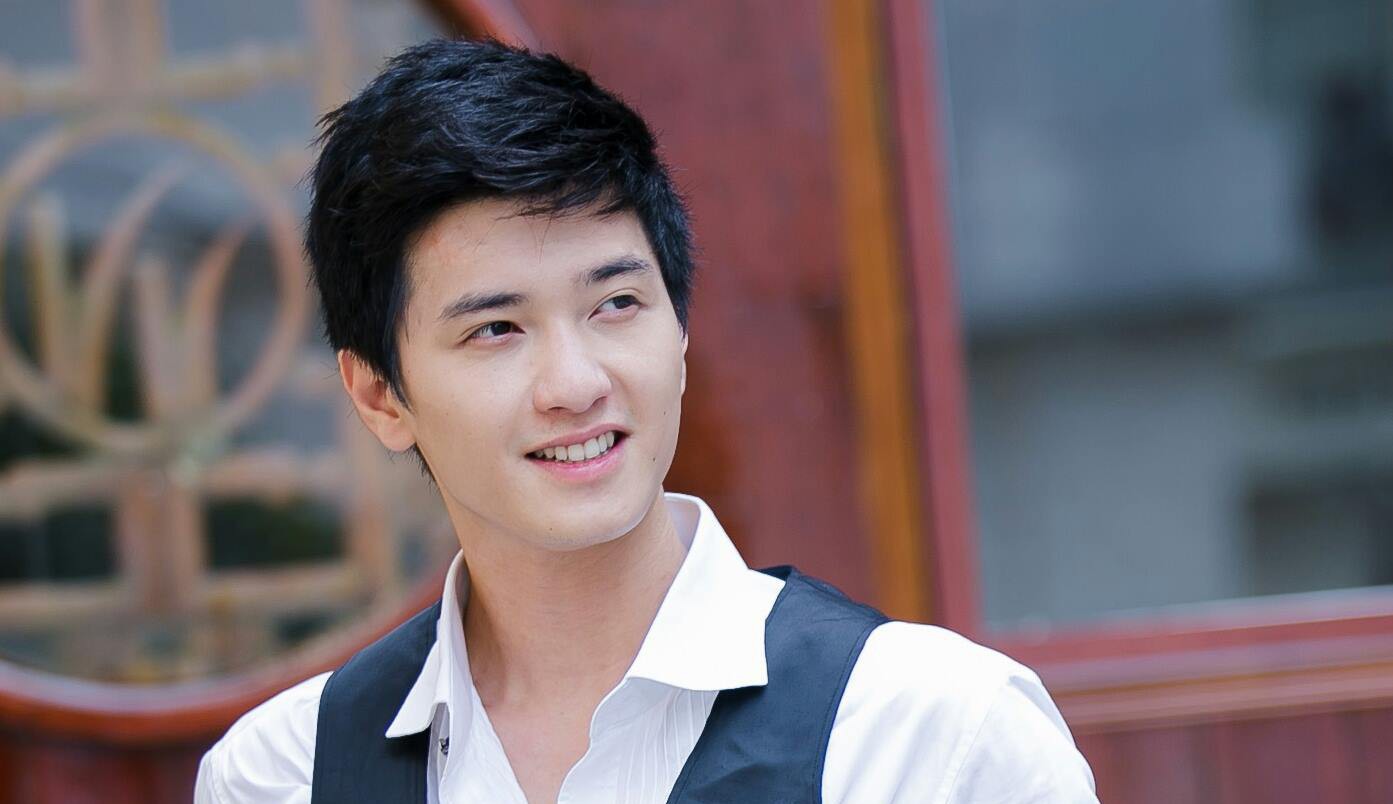 Huỳnh Anh "cúi đầu xin lỗi" Việt Hương